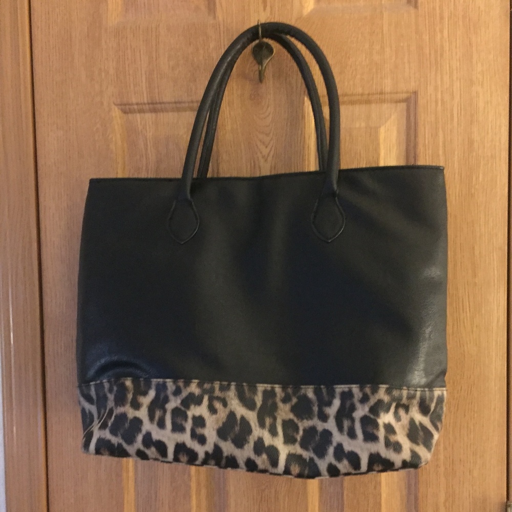 Cheetah print medium Tote Bag. DSW